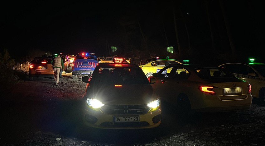 Arnavutköy'de taksi şoförüne yolcuları tarafından gasp!
