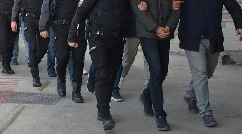 Afyonkarahisar'da silah kaçakçılığı operasyonu: 3 kişi yakalandı
