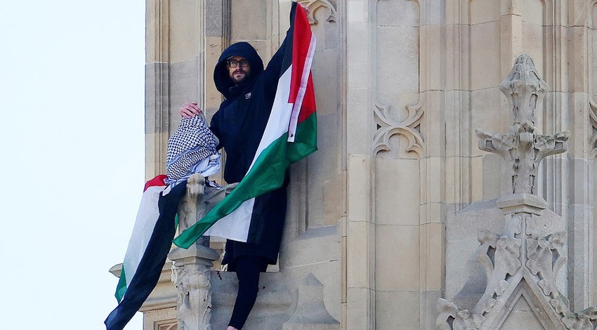 Londra'da protesto! Filistin bayrağıyla Big Ben kulesine tırmandı: İkna çalışmaları sürüyor