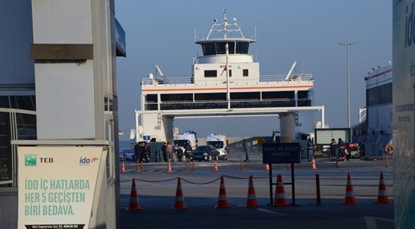 Yalova'da İDO'ya ait feribot kaza yaptı: Yolcular büyük panik yaşadı!