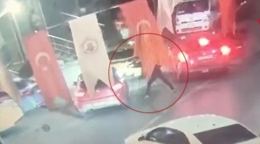 Kağıthane'de kan donduran cinayet! Sokak ortasında kurşun yağmuruna tutuldu, korkunç anlar saniye saniye kamerada