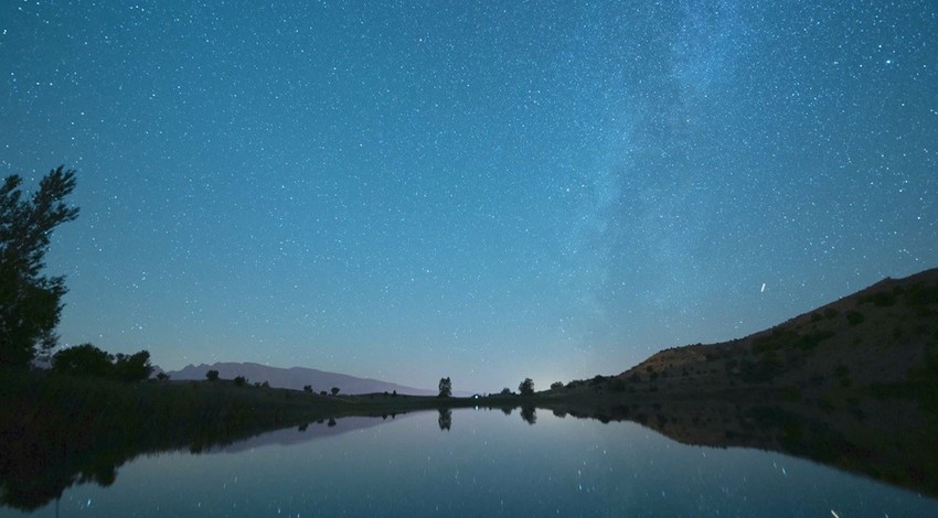 Erzincan'da gece karanlığında uzun pozlama tekniğiyle kayda alındı. Etkileyici görüntüler ortaya çıktı