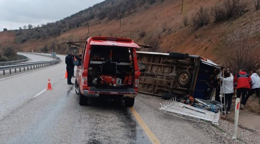 Malatya’da feci kaza! Kontrolden çıkan minibüs devrildi: 5 yaralı