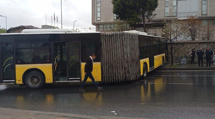 Başakşehir'de feci kaza! İETT otobüsü duvara çarptı: Yaralılar var
