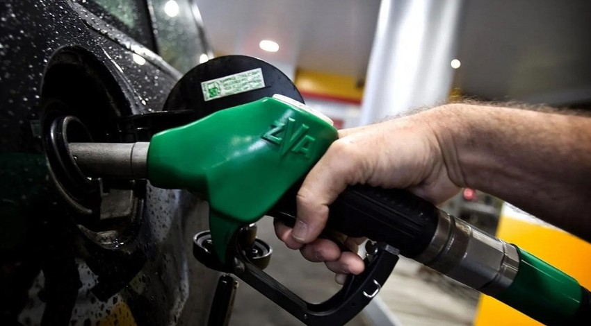 Benzine bir indirim daha geldi, tabela değişti! İşte güncel fiyatlar!