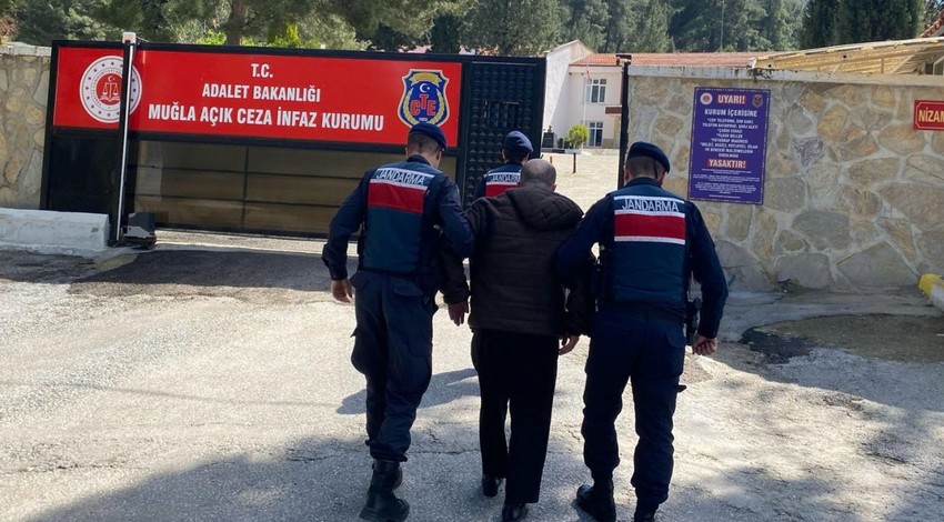 24 yıl hapisle aranan firari, evinde yakalandı