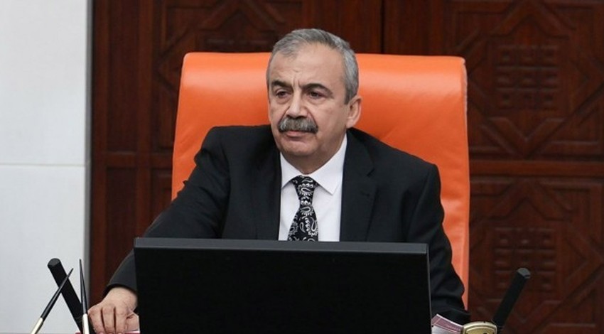 Sırrı Süreyya Önder kalp krizi geçirdi! Siyasilerden peş peşe geçmiş olsun mesajları