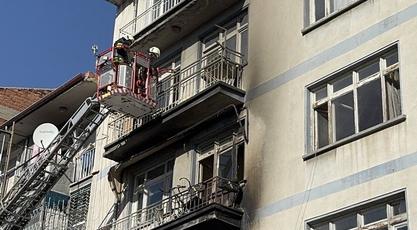 4 katlı apartmanda yangın faciası: 2 çocuk hayatını kaybetti