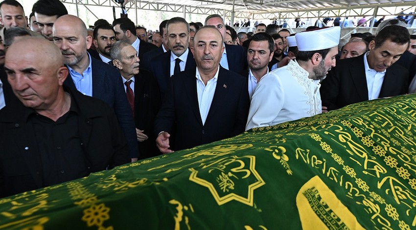 Mevlüt Çavuşoğlu'nun acı günü! Osman Çavuşoğlu son yolculuğuna uğurlandı