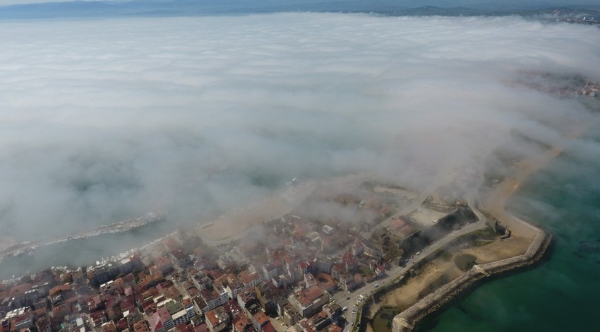 Sinop'ta 2 gündür etkisini sürdürüyordu. Güneşin doğuşu ile birlikte yeniden tüm kenti sardı