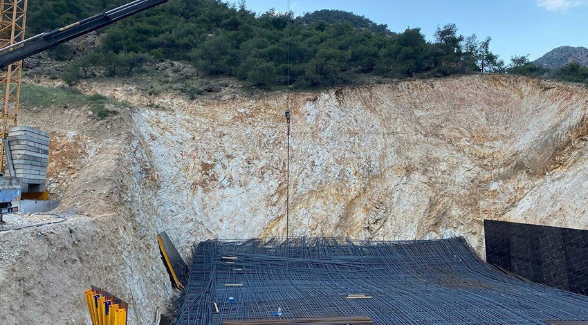 Manisa'da feci olay! Viyadük inşaatında demir çöktü: Yaralı işçiler var