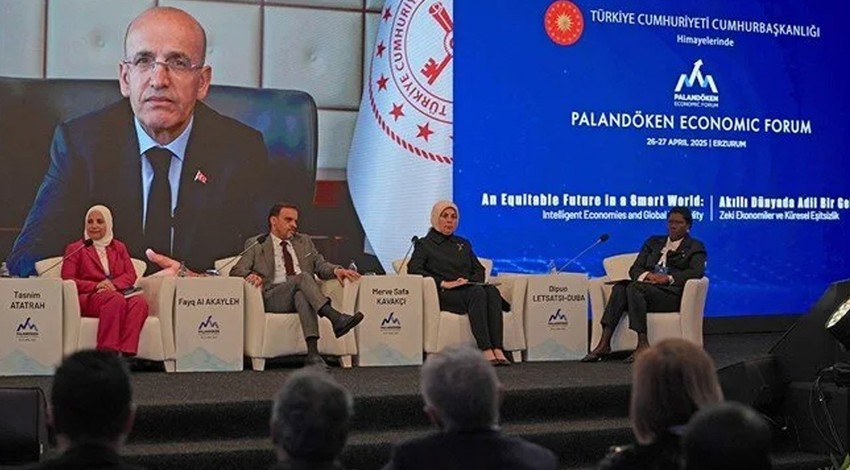 Bakan Mehmet Şimşek'ten önemli açıklama: Türkiye bu noktada pozitif ayrışacak ülkelerin başında