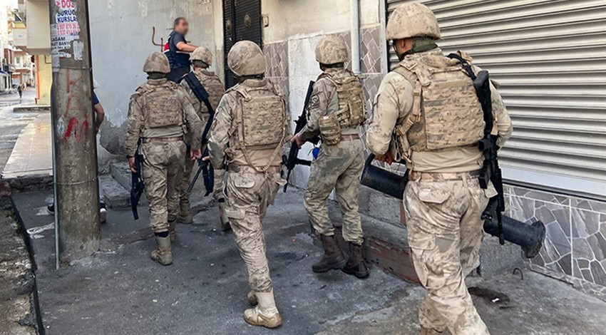 İstanbul'da terör operasyonu: 8 kişi gözaltına alındı