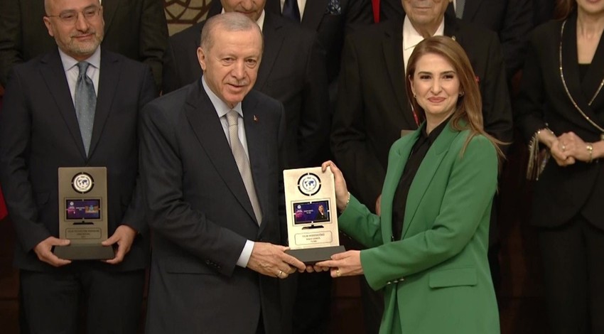 Yılın moderatörü Başak Şengül! 10. Medya ödüllerinde tv100’e anlamlı ödül!
