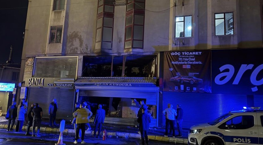 Küçükçekmece'de bir iş hanında korkutan yangın!