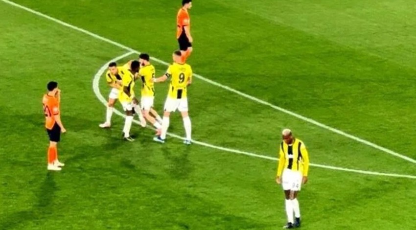 Sinirler gerildi! Fenerbahçe'de Tadic- Talisca gerginliği! Tadic'i zor tuttular