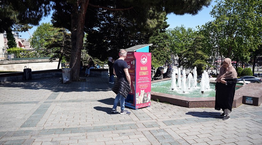 Duyanlar kulaklarına inanamadı! Miyavlıyor ama kedi değil… O ilginç anlar anbean kamerada
