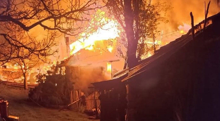 Çorum'da yangın faciası! Ekipler seferber oldu: 3 ev küle döndü