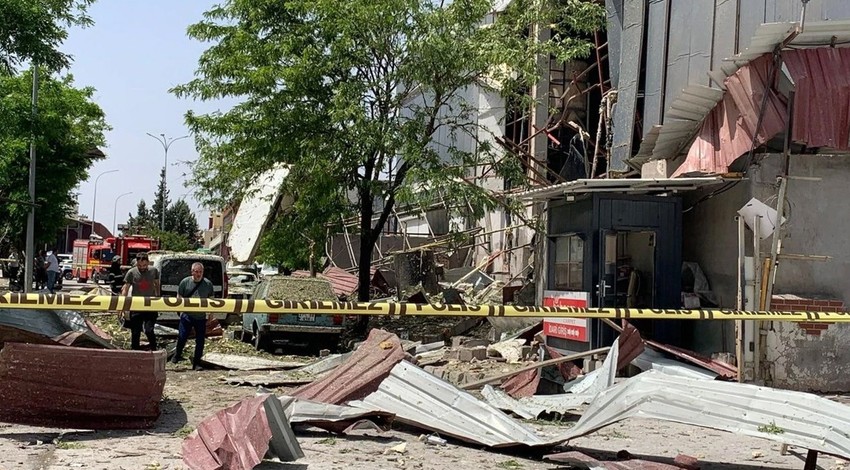 Halı fabrikasında patlama meydana geldi: Yaralılar var!