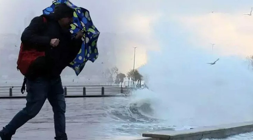 AKOM'dan sarı ve turuncu kodlu alarm: Gök gürültülü sağanak yağış ve fırtına bekleniyor! Deniz otobüsü seferleri iptal edildi