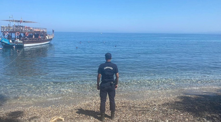Yetkililer uyardı oraya girmeyi göze alan 2 bin 953 TL'yi hazırlasın. Bunu göze alan 8 kişiye toplam 23 bin TL ceza verildi