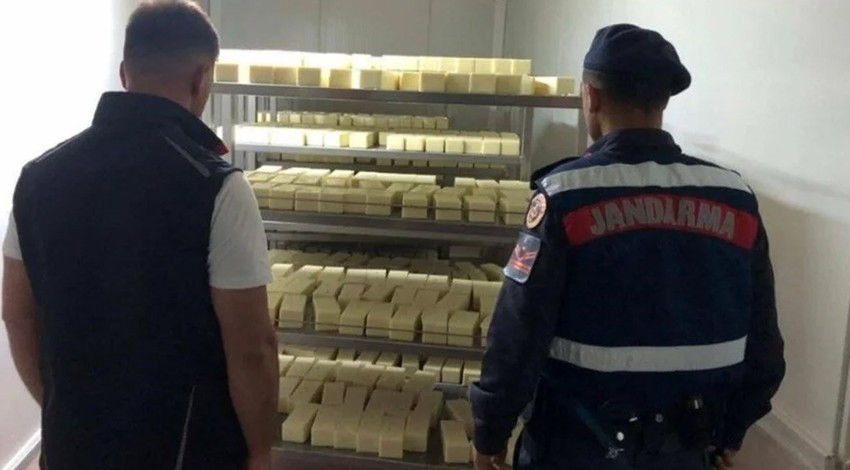 Vatandaşın sağlığıyla oynayacaklardı! Piyasa değeri 1,5 milyon TL! Ekipler baskın yaptı, 5 ton yakalandı