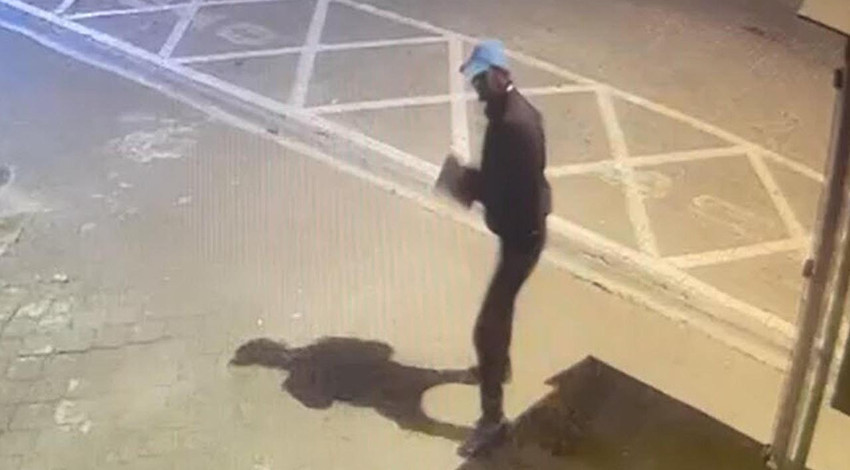 Muğla'da AK Parti İlçe Başkanlığı'na taşla saldırdı