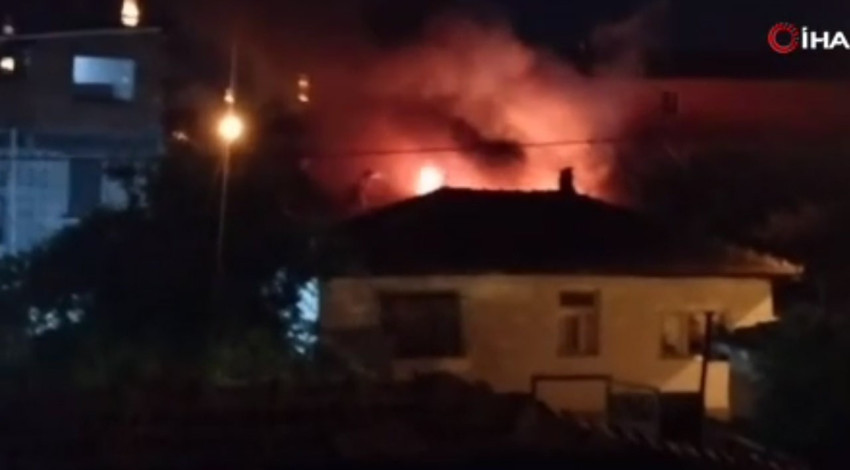 Edirne'de korku dolu anlar! Alev alev yanan ev küle döndü: Mahalleli seferber oldu