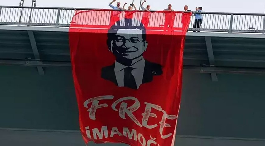 Köprüye asılan ‘İmamoğlu’ pankartına soruşturma