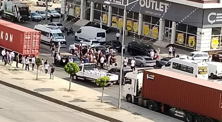 İzmir'de seyir halindeki araca pompalı tüfekli saldırı! Ölü ve yaralılar var