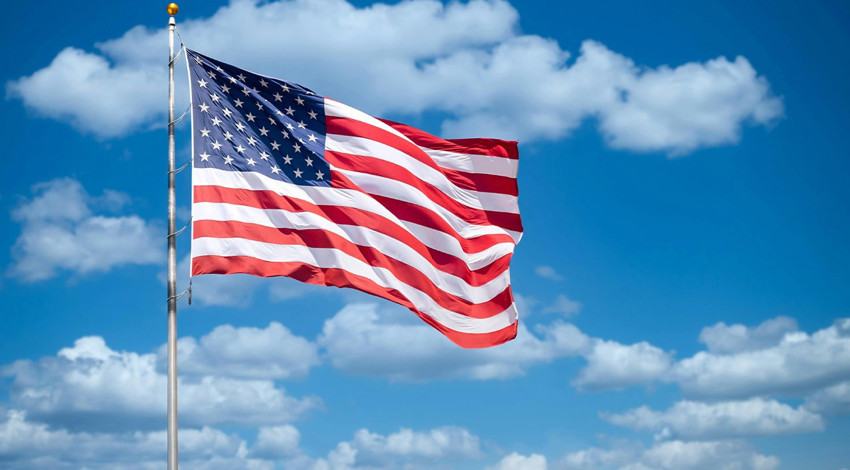 Şam’daki ABD Büyükelçiliği konutunda ABD bayrağı yeniden göndere çekildi!