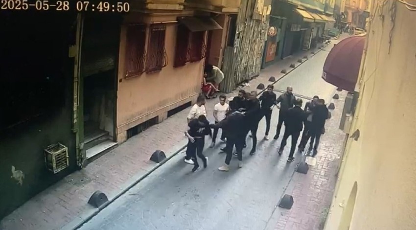 Eğlence mekanında beyzbol sopalı hesap kavgası: O anlar kamerada!