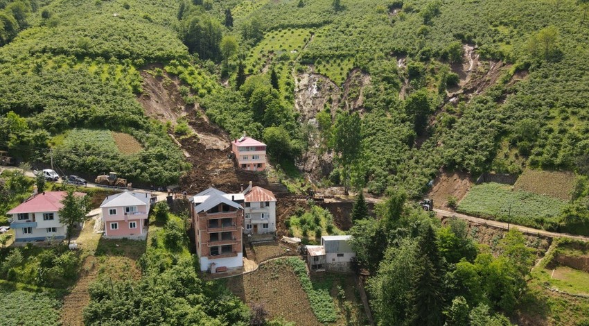 Trabzon’da heyelan: 5 ev tehlike altında