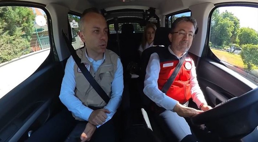 Bakan Yumaklı’dan direksiyon başında denetim sürprizi: Şoför lazım dediler, ben de geldim!