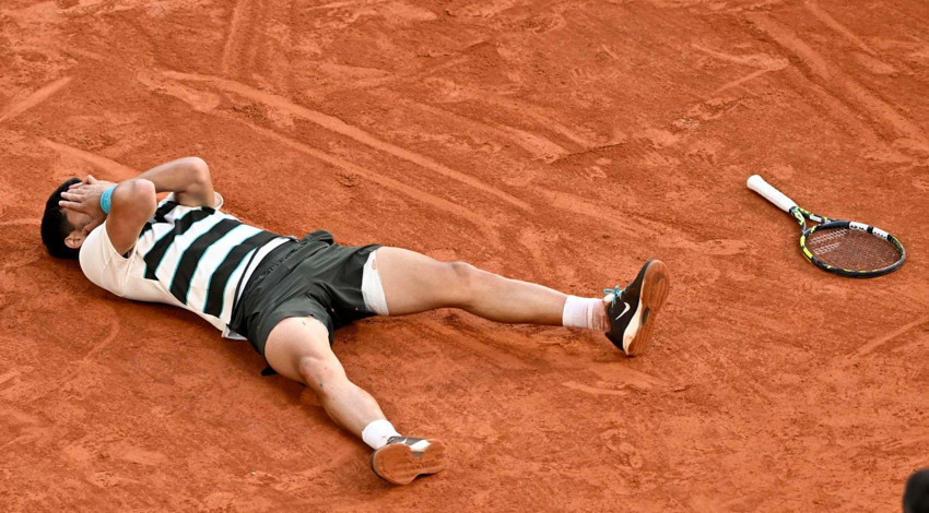 Fransa Açık’ta tarihe geçen final! Carlos Alcaraz geriden gelip Sinner’i yendi!