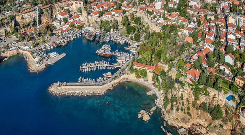 Antalya'da güneşlenmek artık lüks! Tarihi plajdaki fiyat tartışma yarattı