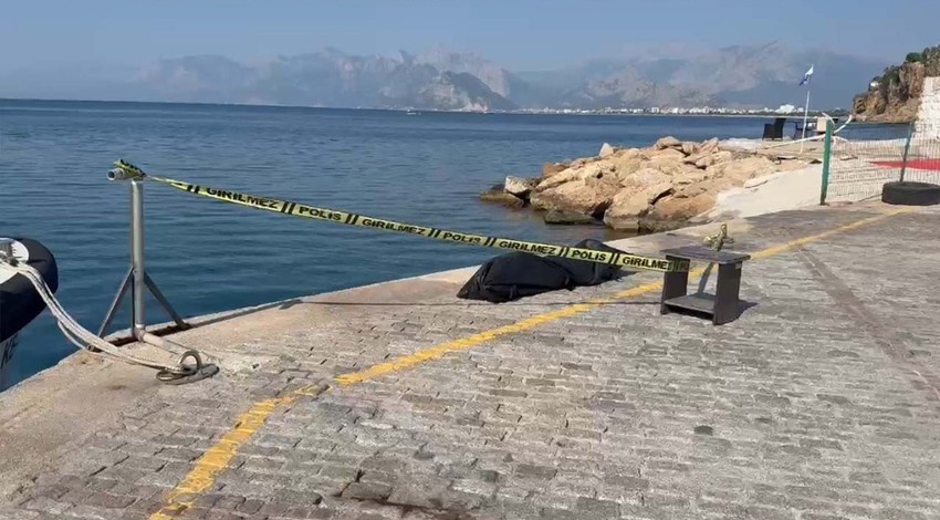 Manzarayı izlerken denizde erkek cesedi görüldü