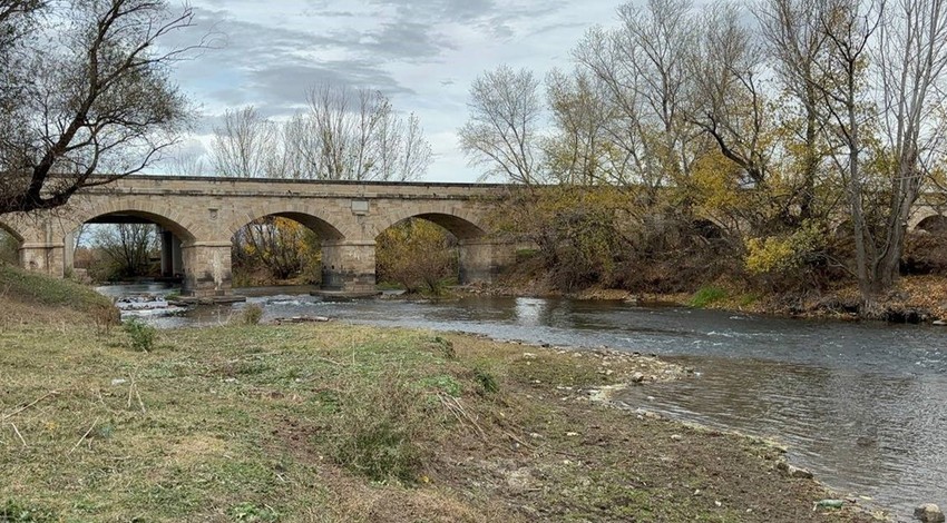 Tunca Nehri'nde kırmızı alarm: Kum adacıkları ortaya çıktı
