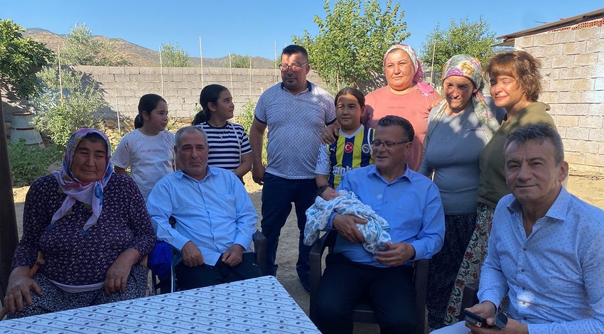 Manisa’da doğan bebeğe onun adını verdiler! Duyanların boğazı düğümlendi