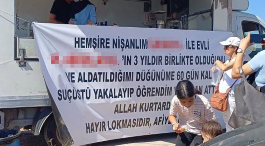Aldatıldığını öğrenince nişanlısının çalıştığı hastane önünde lokma dağıttı