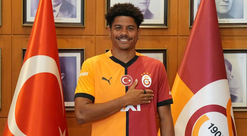 Galatasaraylı Sara, Fenerbahçe efsanesinin hayranı çıktı: “Onu gördüğümde kalbim küt küt attı”