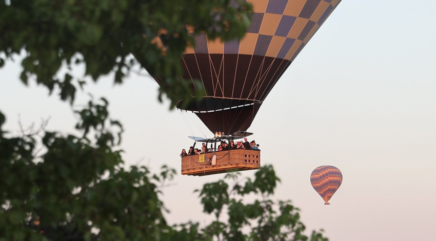 Kapadokya’da sıcak hava balon turu, yerli ve yabancı turistlerin gözdesi oldu