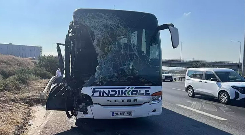 TEM'de feci kaza! Yolcu otobüsü kamyona çarptı: 1'i ağır 7 yaralı