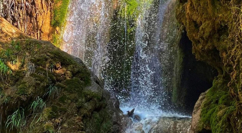 Kahramanmaraş Göksun’daki Kocabor Şelalesi yaz aylarında doğaseverlerin ilgi odağı oldu