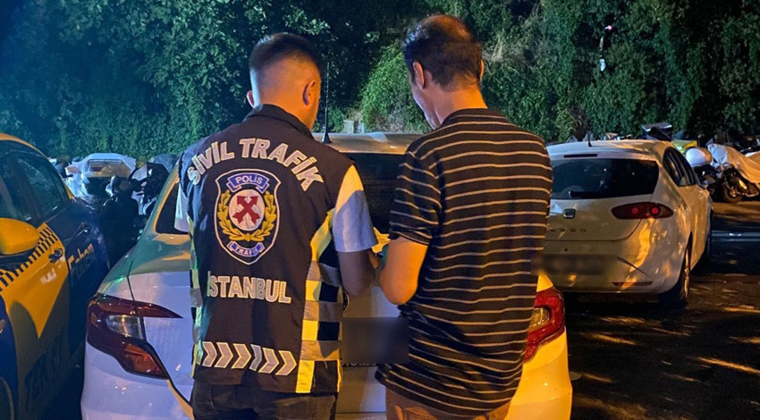 Ambulansa yol vermeyen sürücüye para cezası kesildi