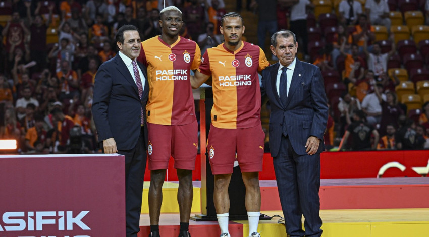 Galatasaray'da görkemli imza töreni! Osimhen ve Sane taraftar önünde imzayı attı...