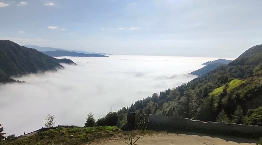 Doğu Karadeniz'de yüksek zirvelerde ortaya çıkan bulut denizi, izleyenleri büyüledi