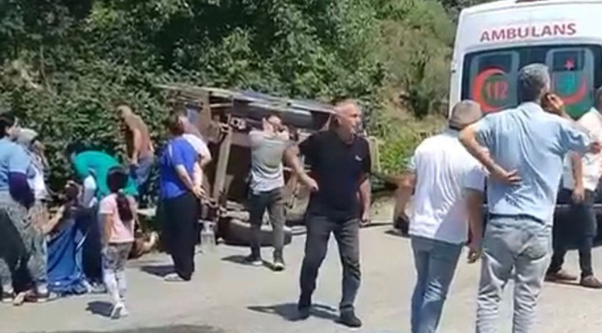 Fındık işçilerinin taşındığı römork devrildi: Çok sayıda yaralı var