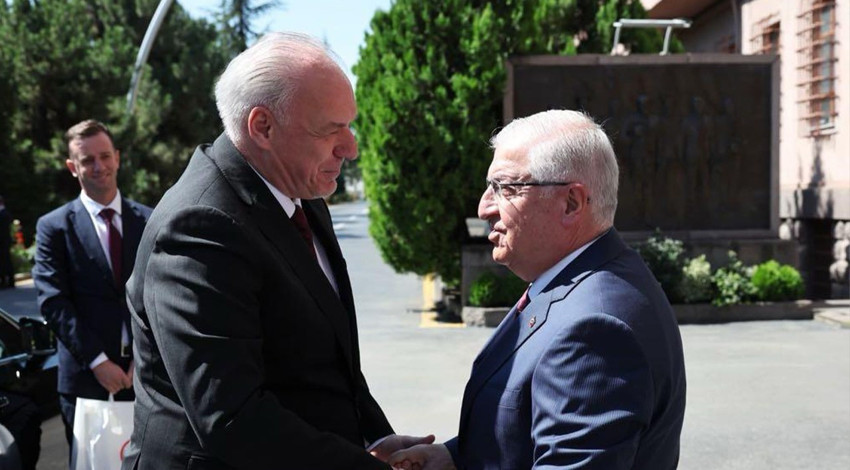 Bakan Güler, Kosova Bölgesel Kalkınma Bakanı Damka ile görüştü