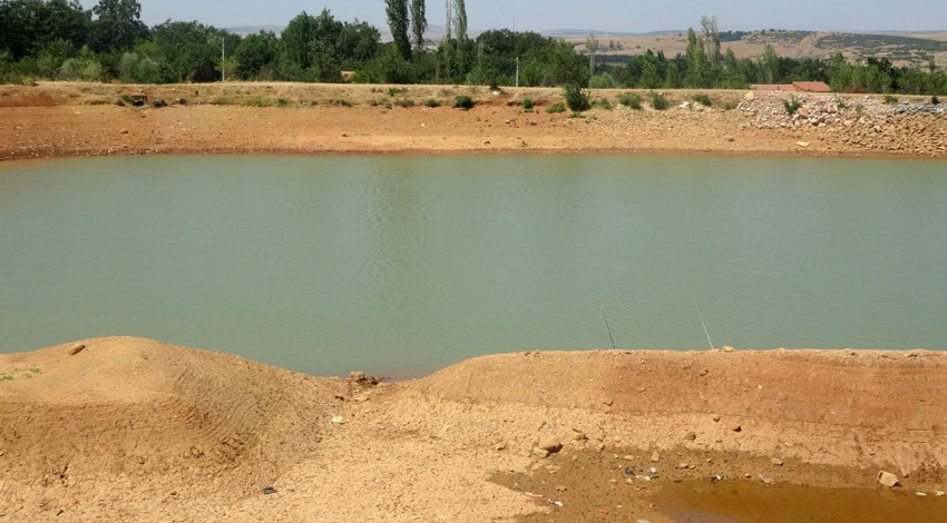 Kütahya’daki Demirciören Göleti yüzde 30 dolulukla alarm veriyor, çiftçiler endişeli